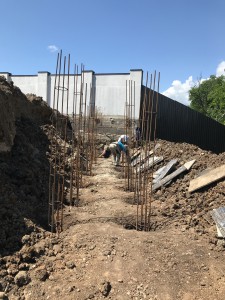 Устройство буронабивных свай основания подпорной стены. Частный жилой дом. г. Самара. 2020г.